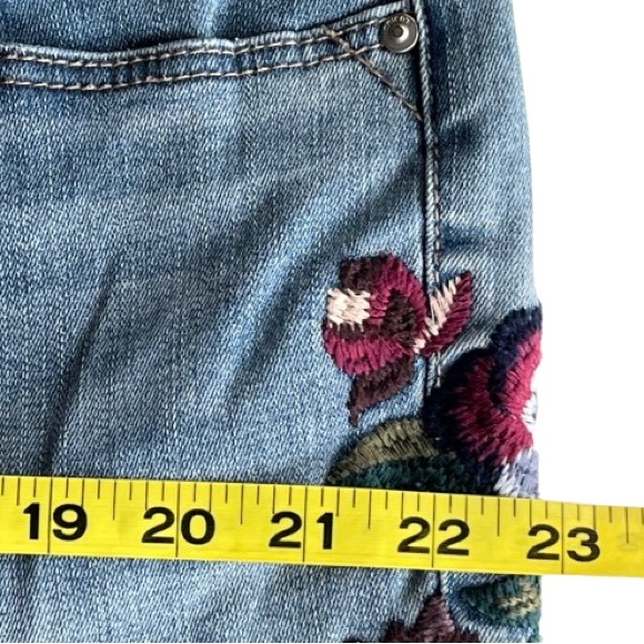 Chico So Slimming Girlfriend Embroidered Floral Blue Jeans size 3.5R/18 - Picture 6 of 7